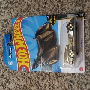 Hot Wheels Batman Batmobile 4/5 gold